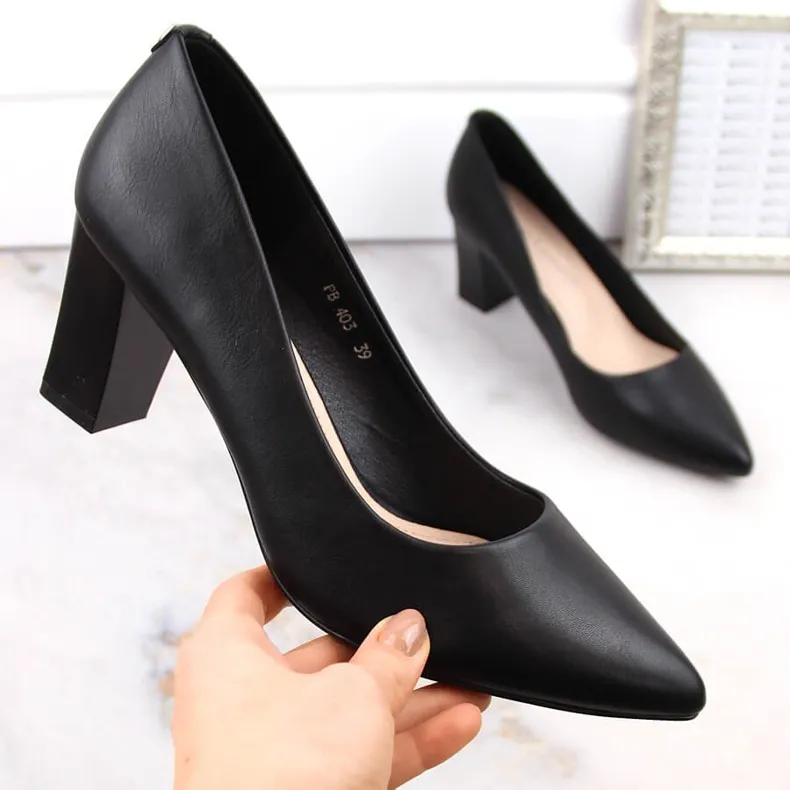 Black pointed-toe pumps by Sergio Leone PB217