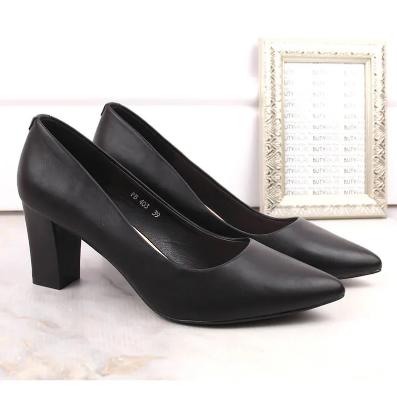 Black pointed-toe pumps by Sergio Leone PB217