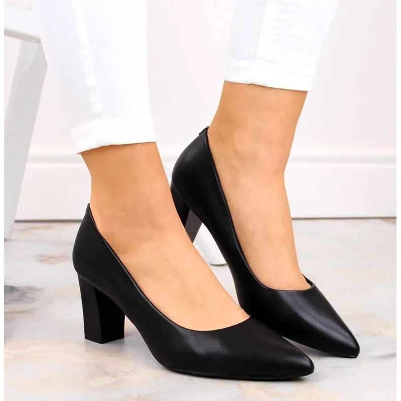 Black pointed-toe pumps by Sergio Leone PB217