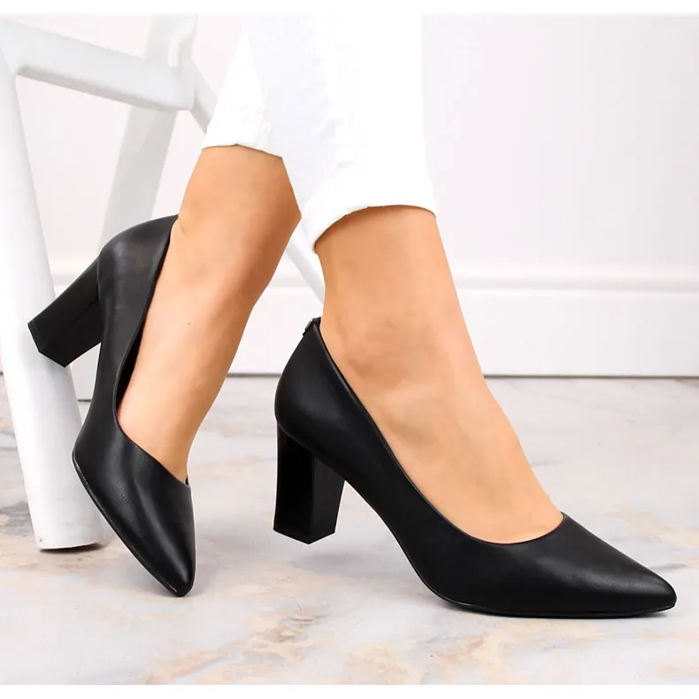 Black pointed-toe pumps by Sergio Leone PB217