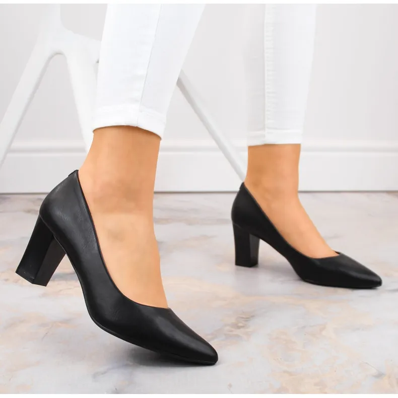 Black pointed-toe pumps by Sergio Leone PB217